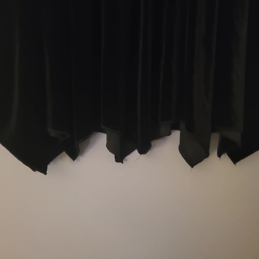 HOT TOPIC Batwing Hem Black Velvet Skirt - Picture 7 of 11